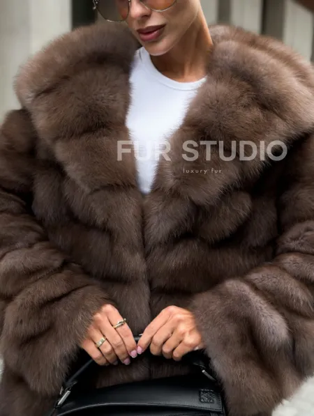 Шуба из меха куницы с капюшоном цвет трюфель - фото 1