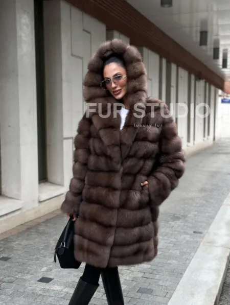 Шуба из меха куницы с капюшоном цвет трюфель - фото 4