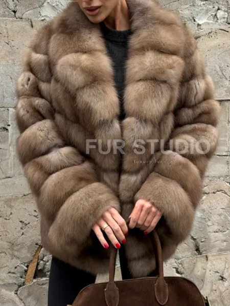 Полушубок из меха куницы пастель английский воротник - фото 2