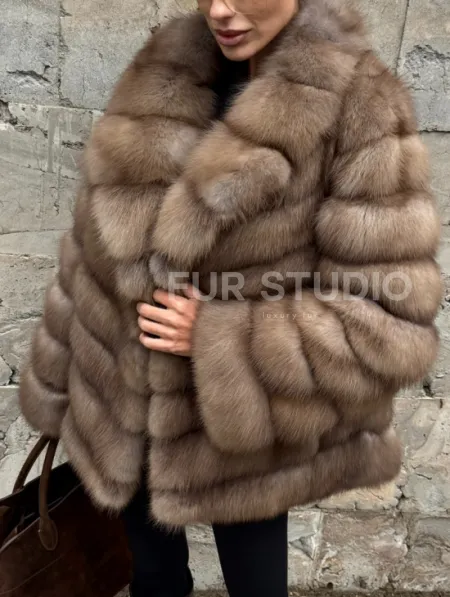 Полушубок из меха куницы пастель английский воротник - фото 5
