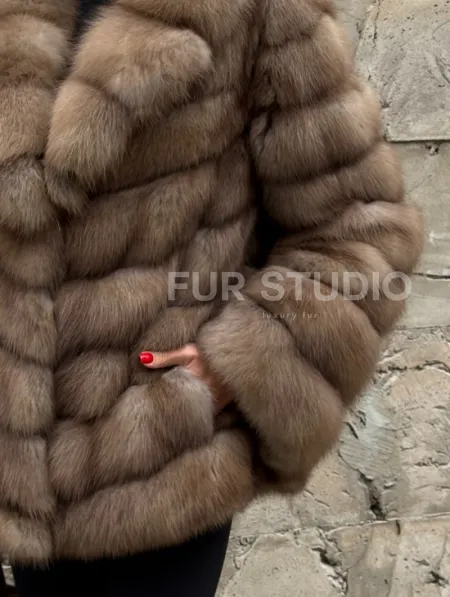 Полушубок из меха куницы пастель английский воротник - фото 1