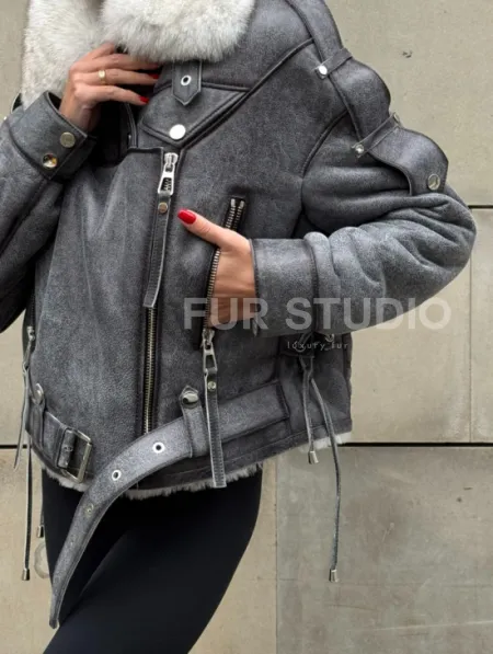Стильная косуха-дубленка Vintage Grey с воротником из меха песца со шнуровкой на спине - фото 5