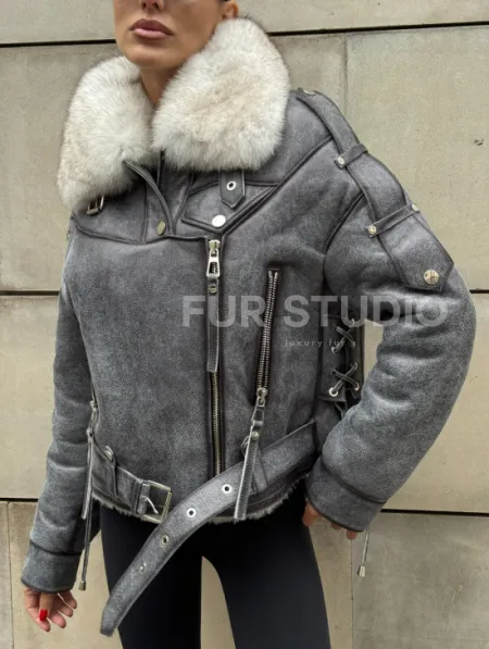 Стильная косуха-дубленка Vintage Grey с воротником из меха песца со шнуровкой на спине - фото 6