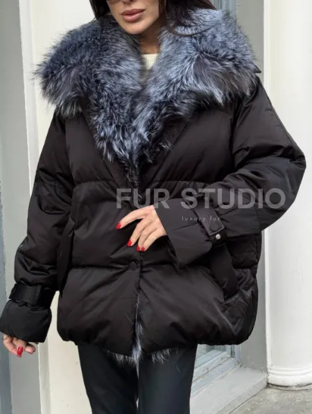 Модный пуховик в стиле Oversize с натуральным мехом чернобурки - фото 2
