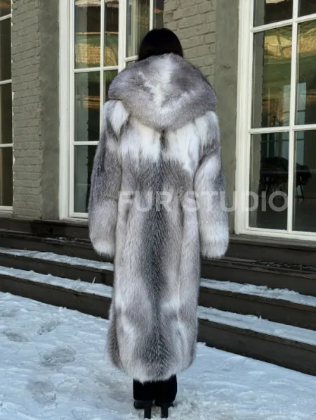 Длинная шуба из меха Arctic Fox с капюшоном, росшив - серая - фото 7