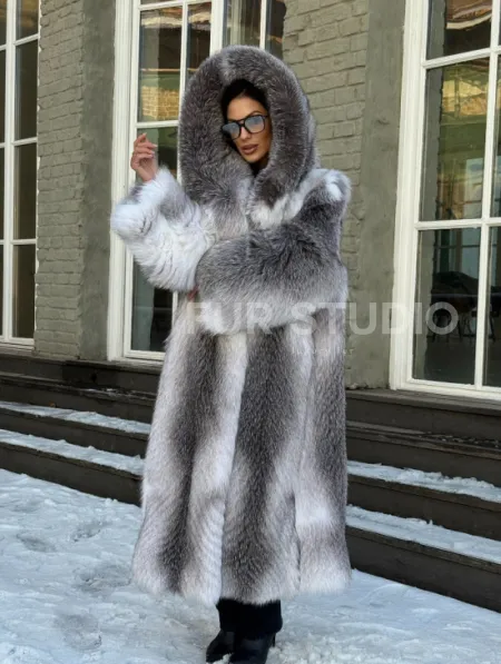 Длинная шуба из меха Arctic Fox с капюшоном, росшив - серая - фото 11