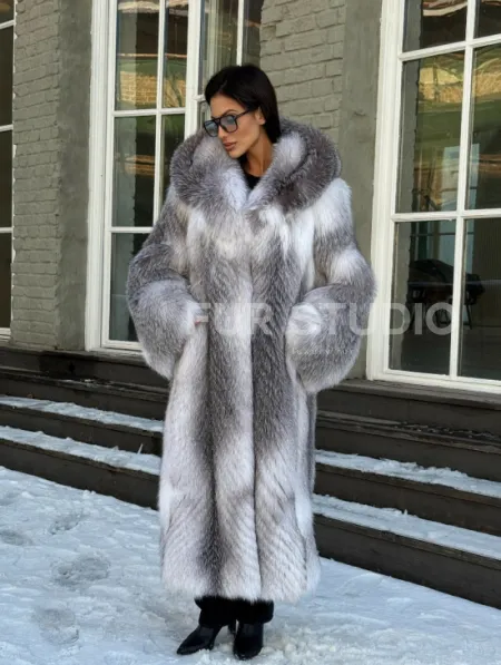 Длинная шуба из меха Arctic Fox с капюшоном, росшив - серая - фото 12