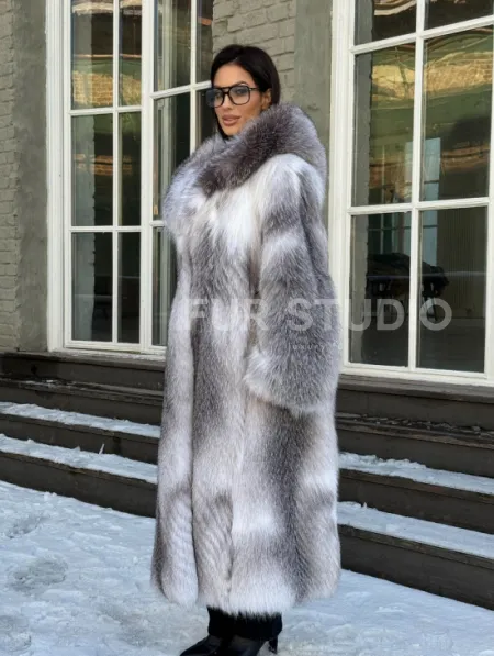 Длинная шуба из меха Arctic Fox с капюшоном, росшив - серая - фото 8