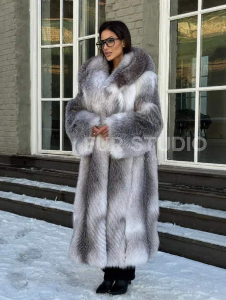 Длинная шуба из меха Arctic Fox с капюшоном, росшив - серая - фото 10