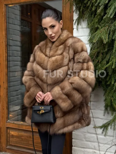 Полушубок из куницы с воротником V-образным - фото 13