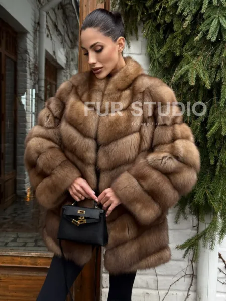 Полушубок из куницы с воротником V-образным - фото 8