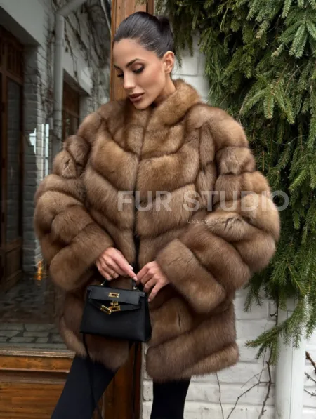 Полушубок из куницы с воротником V-образным - фото 8