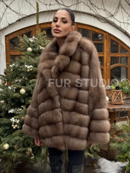 Полушубок оверсайз из меха куницы с английским воротником - фото 8