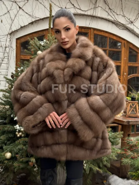 Полушубок оверсайз из меха куницы с английским воротником - фото 10