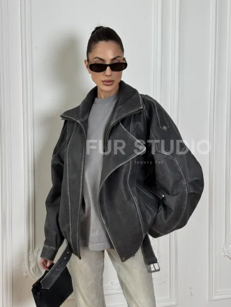 Кожаный женский бомбер Vintage grey с двойным воротником и затертыми швами - фото 11