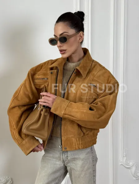 Женская замшевая куртка бомбер Camel  - «High street style» - фото 4