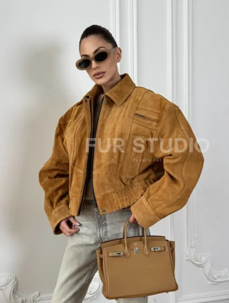 Женская замшевая куртка бомбер Camel  - «High street style» - фото 9
