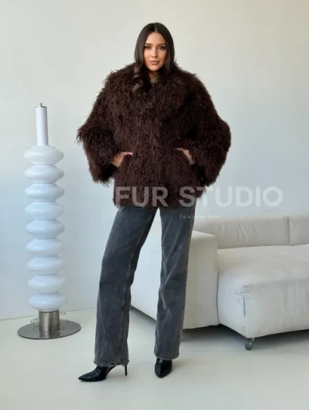 Коричневая шуба из ламы - фото 5