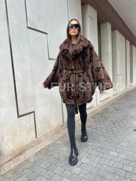Норковое пончо из меха аукционной норки Velvet в цвете соболь - фото 3