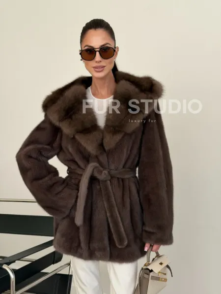 Коричневый норковый полушубок с мехом куницы - фото 9