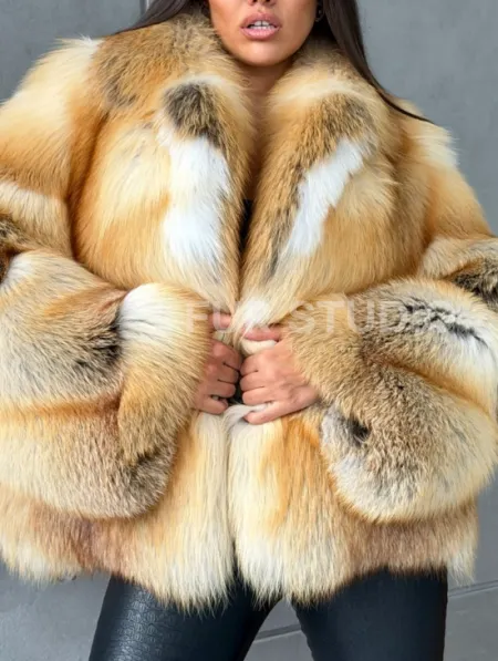 Короткая шуба из золотой альпийской лисы - фото 2
