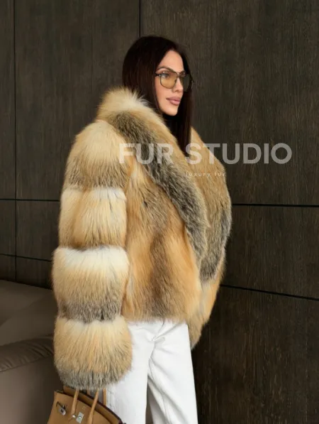 Полушубок-кроп с шалевым воротником из лисы - фото 6