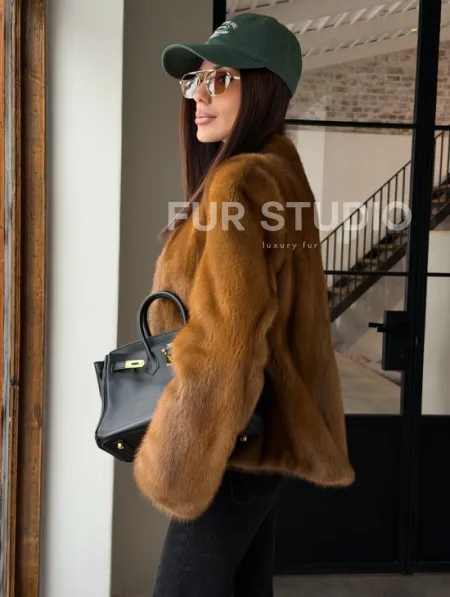Меховой жакет из золотой норки - фото 9