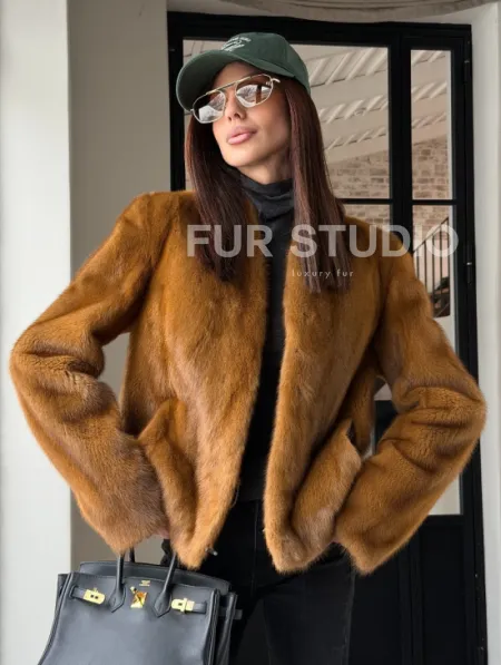 Меховой жакет из золотой норки - фото 18