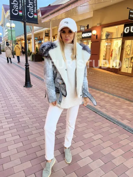 Авиатор из винтажной кожи с меховым капюшоном - фото 6