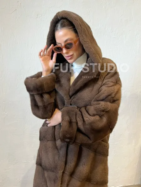 Шуба из меха норки с капюшоном - цвет соболь - фото 0