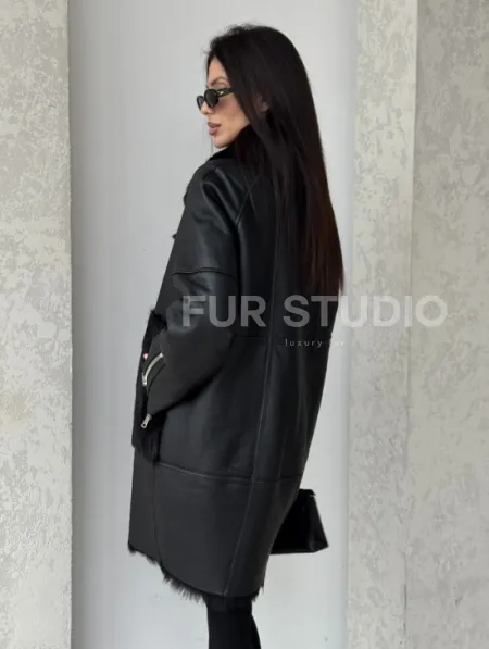 Черная дубленка на тоскане - фото 2