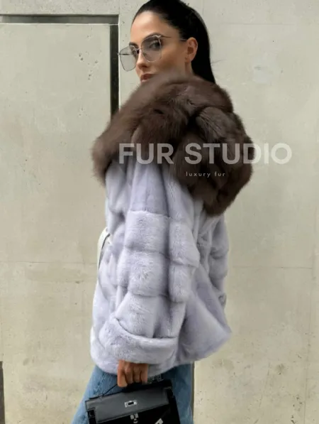 Шуба норковая с капюшоном из меха куницы - цвет голубой - фото 9