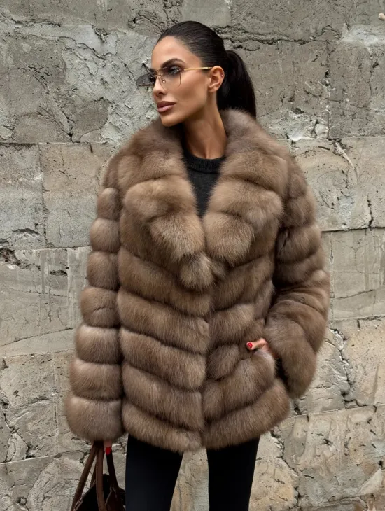 Полушубок из меха куницы пастель английский воротник - фото 7