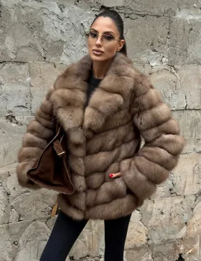 Полушубок из меха куницы пастель английский воротник - фото 8