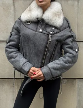 Стильная косуха-дубленка Vintage Grey с воротником из меха песца со шнуровкой на спине - фото 7