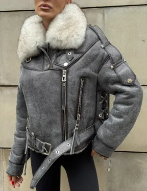 Стильная косуха-дубленка Vintage Grey с воротником из меха песца со шнуровкой на спине - фото 6