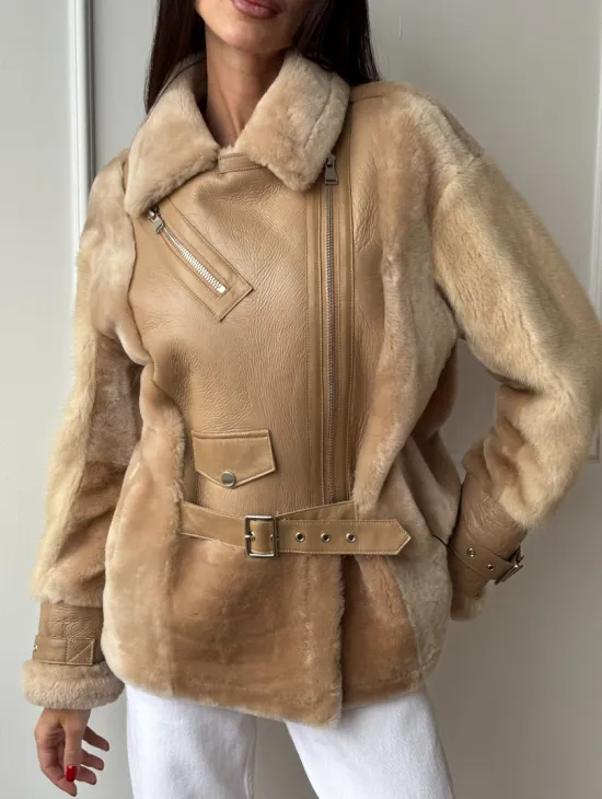 Трендовая куртка - дубленка из натурального меха мериноса и норки на рукавах - фото 7