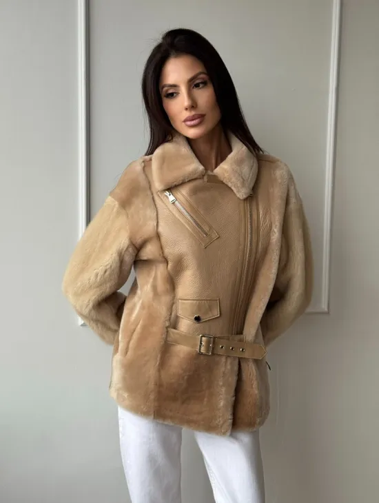 Трендовая куртка - дубленка из натурального меха мериноса и норки на рукавах - фото 10