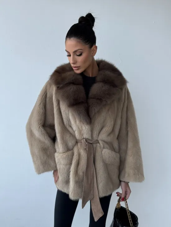 Зимнее пончо из меха норки Pastel с воротником из куницы - фото 9