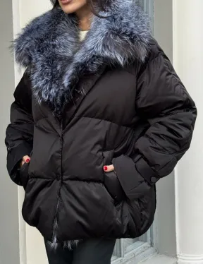 Модный пуховик в стиле Oversize с натуральным мехом чернобурки - фото 3