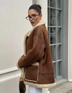 Современная коричневая дубленка из меха кёрли «Casual style» - фото 11