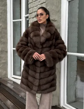 Шуба из меха куницы средней длины цвет темный соболь - фото 6