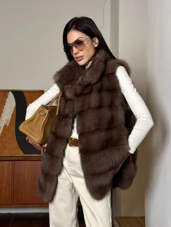 Жилет из меха куницы в цвете Truffle стойка воротник - фото 11