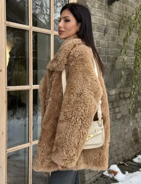 Шуба - дубленка из овчины в бежевом цвете - фото 5
