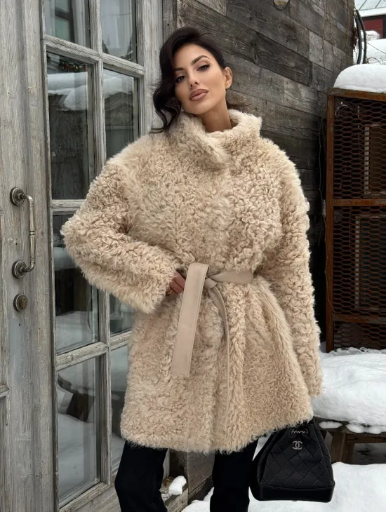 Двухсторонняя женская шуба - дубленка из меха испанского тиградо в бежевом цвете - фото 8