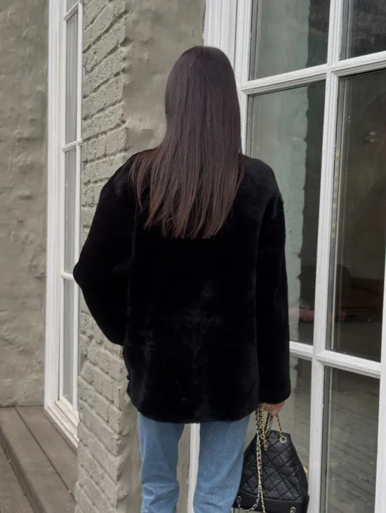 Комбинированная женская дубленка из мутона с мехом норки - фото 5