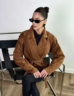 Модная приталенная куртка с плечиками - крылышками из замши Camel - фото 6
