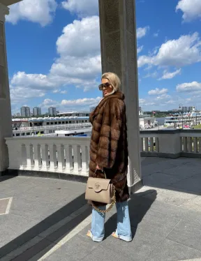 Удлиненная норковая шуба в цвете соболь - фото 2