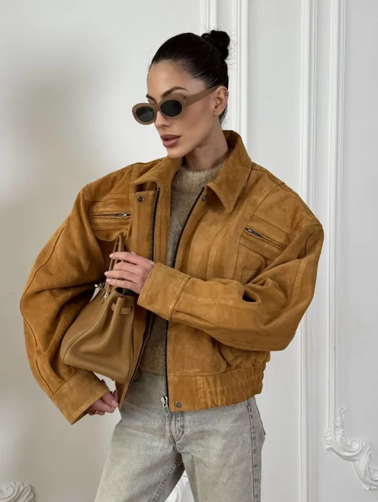 Женская замшевая куртка бомбер Camel  - «High street style» - фото 4