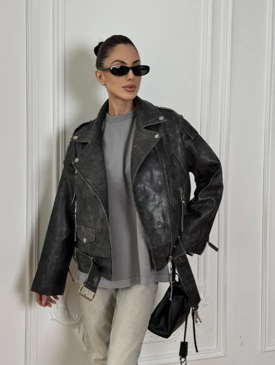 Косуха из натуральной серой кожи с эффектом винтажа и декоративными кнопками по краям воротника - фото 8